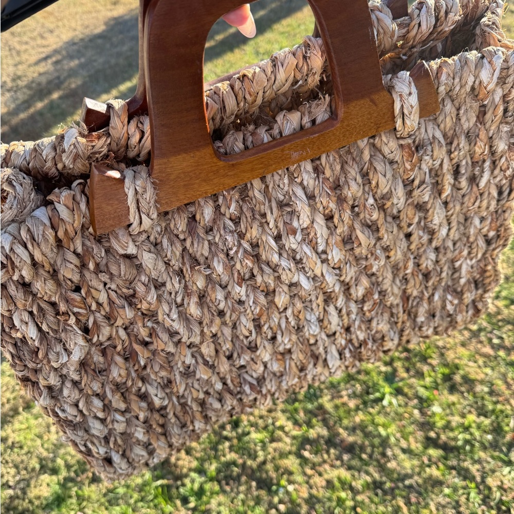 Source Unknown Braided Straw Tote with Wooden Han… - image 5